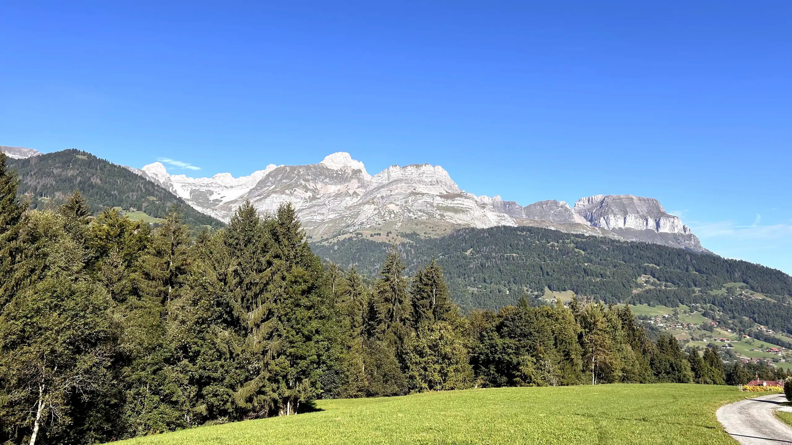 Savoyard Stone Chalet in Megeve — image 33