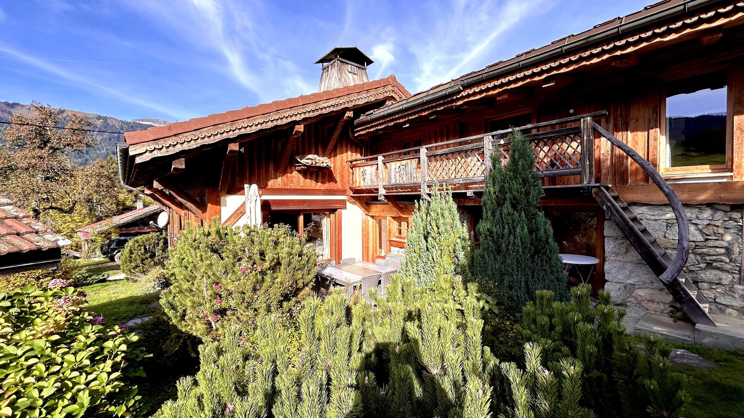 Savoyard Stone Chalet in Megeve — image 40